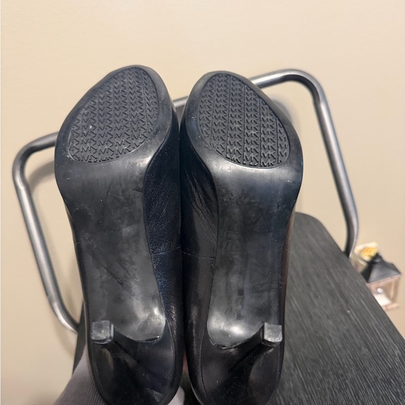 Michael Kors Elegant Black Peep Toe Heels - Picture 11 of 12